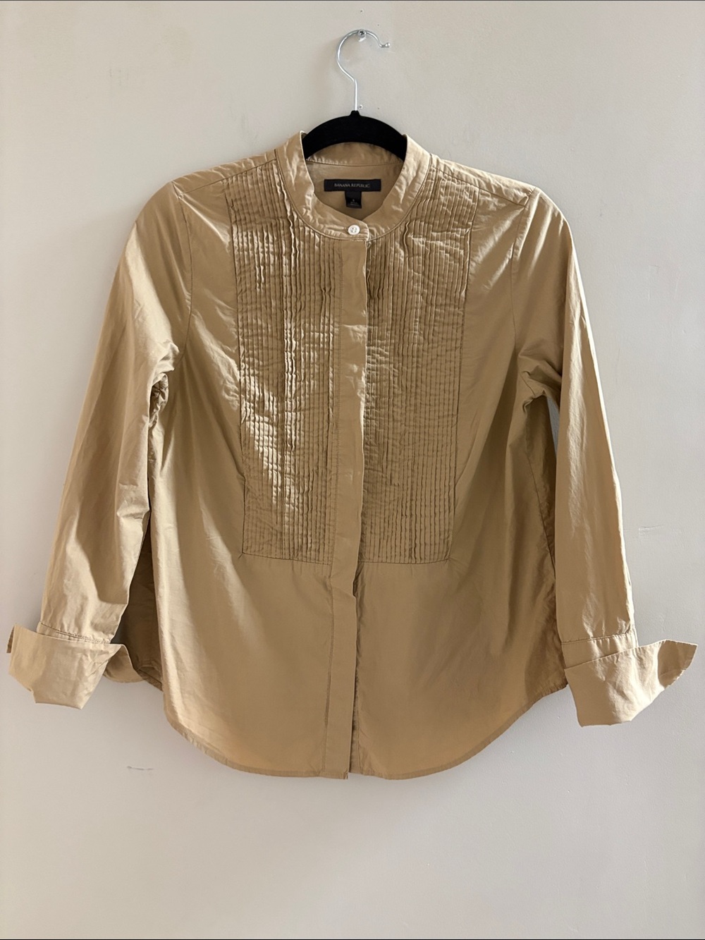 Banana Republic women’s Tan Pintuck Front Shirt
